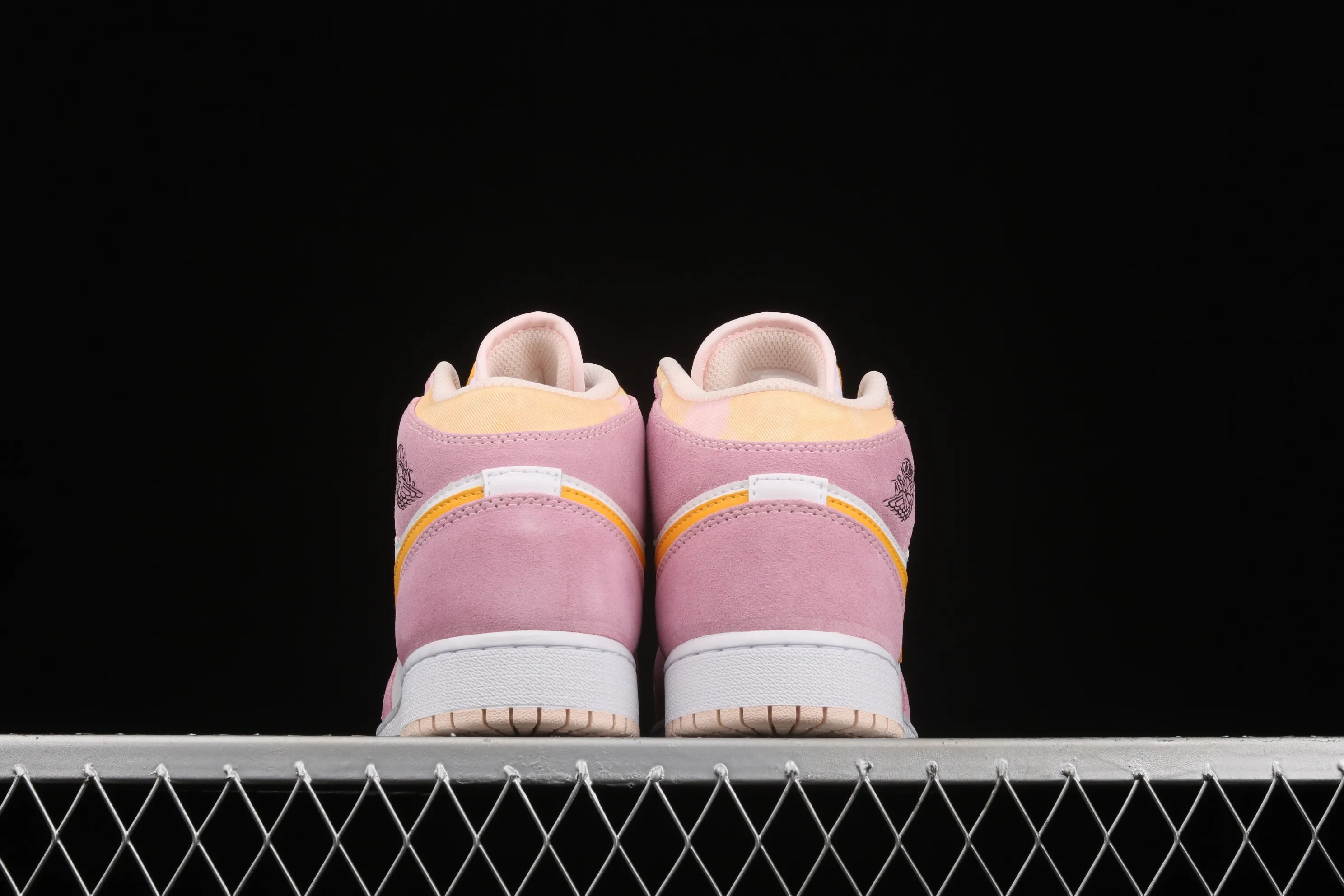 All Categories Air Jordan Jordan Series Basketball Shoes Air Jordan 1 Mid Air Jordan 1 Mid AJ1 Joe 1 Girly Pink China Basketball Shoes DC9517-600